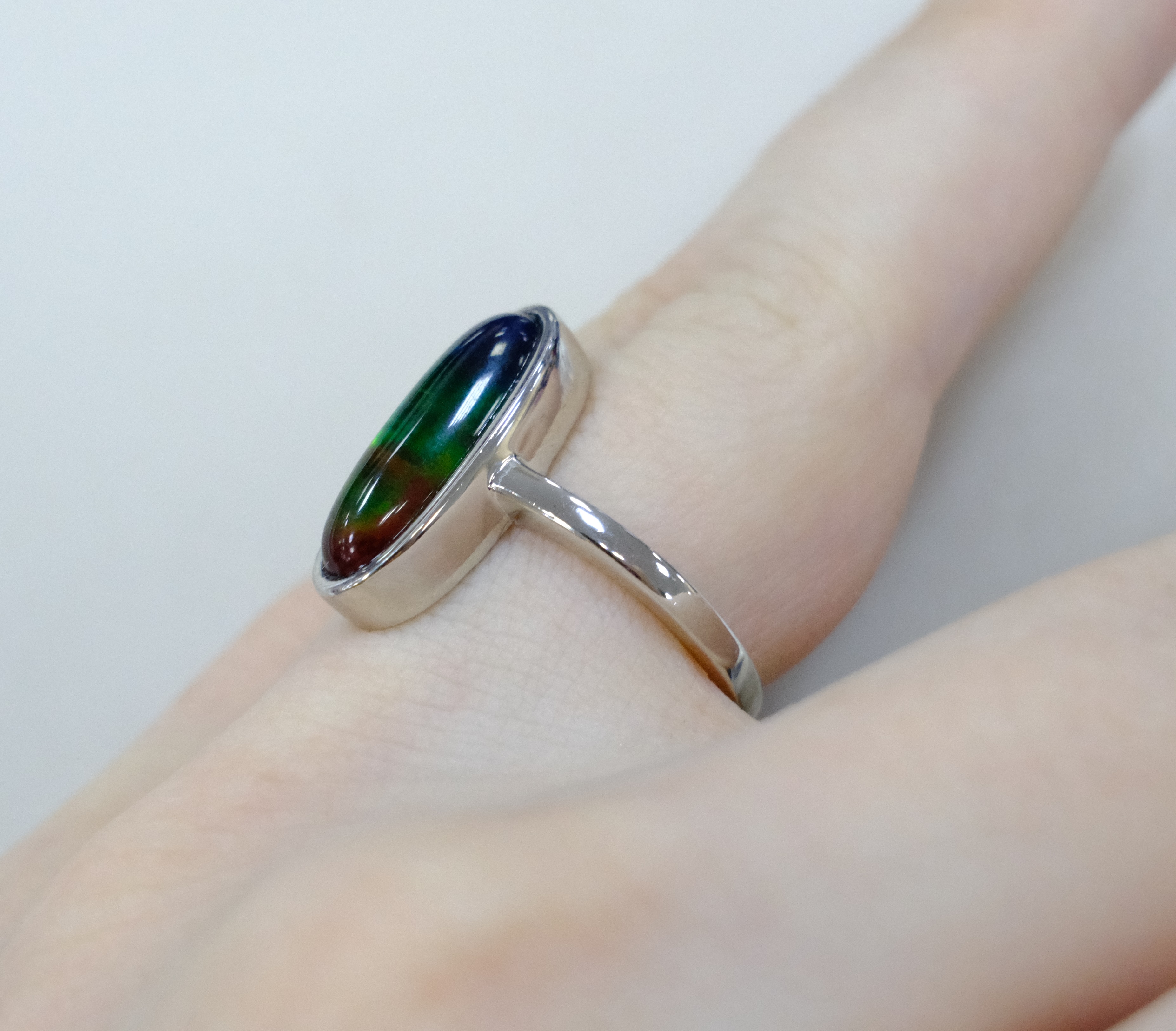 Серебряное кольцо с аммолитом